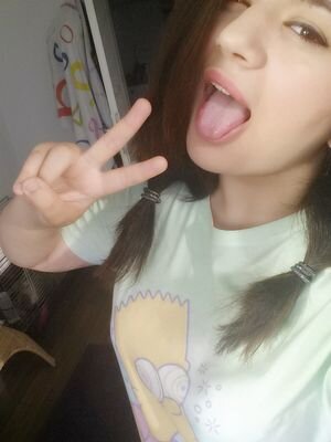 Aloha there, I'm Sessy, 16 years old and obsessed with Youtubers and Music.