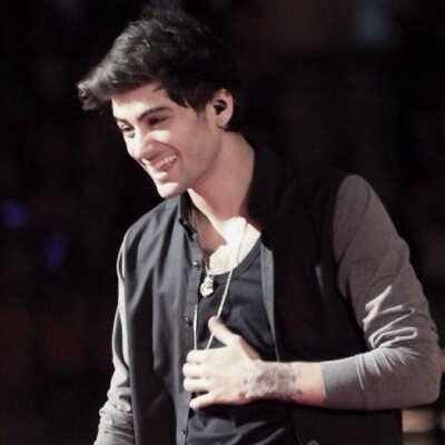 favelovesyoux's profile picture. @favelovesyoux: Please give my acc @admirablyzayn a follow, promise I won't bite xx love you