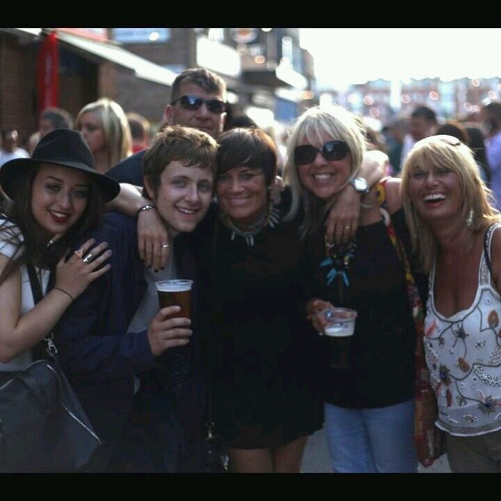 FisherMadgee's profile picture. Hull2017, Alexfish music fan: https://t.co/Ie4akDSH0d bit barking