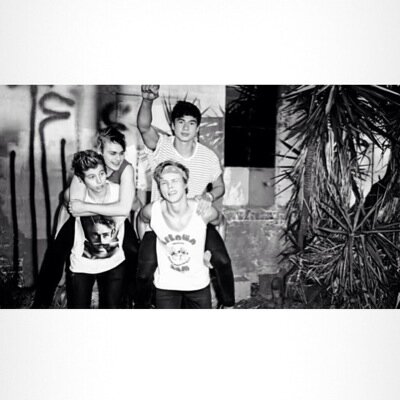 PLEASE FOLLOW @moonlxghtashton AND RT THIS https://t.co/ZWxKLUcVRD ILY ALL AND STAY STRONG.