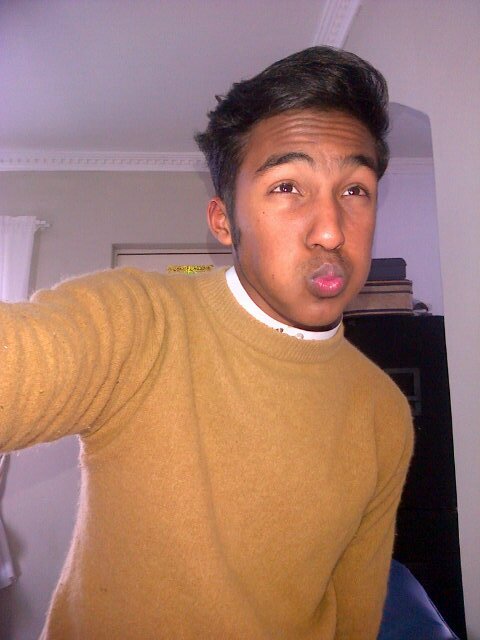 I'm a teenage haafith guy from Cape Town..follow me and I'll follow you back :)