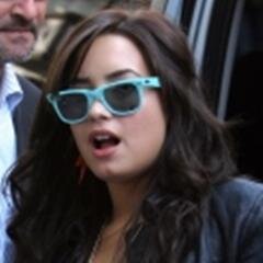 faço icons só da demi porem abro uma execessão pra wilmer, elenco de once upon a time, ok se pedir a bel faz