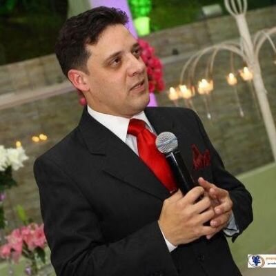 Pastor no Ministerio de Madureira, servindo a Deus no abençoado Campo de São Matheus.
Pai sempre presente, marido apaixonado e filho muito grato....