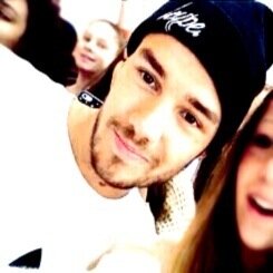 all you liam girls are so pretty and cute and i love you and so does liam (loads) - @ljpftziall