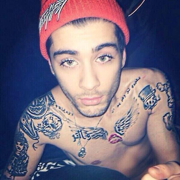 [zayn’s voice] erva não faz mal, é mato, cresce no chão igual arroz | @Emillydaleth MINHA DLÇ ♡♡