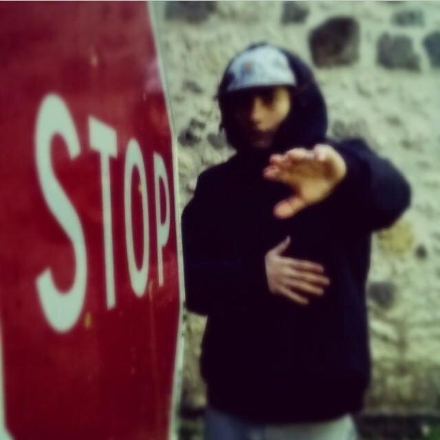 Fiir Kin's est un jeune rappeur de Toulouse, kickeur au sein du Crew 9TourConnexion.