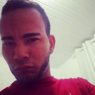 Uma pessoa de bem com a vida .....Tentando  buscar a felicidade entre as estradas de espinhos.