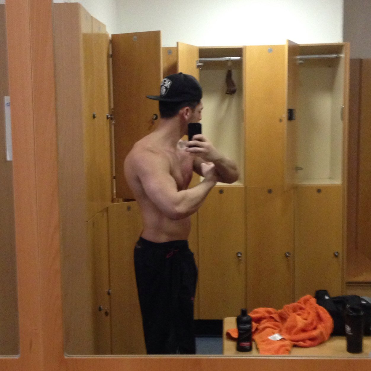 (Dont kill old school RS) RSN: TEAM UK : i lift weights and play rs ;)