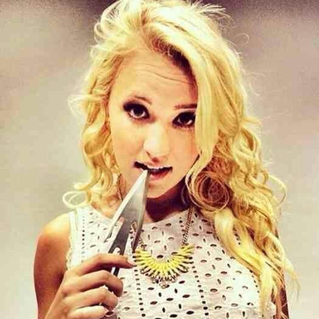 SandraBillsSL's profile picture. 