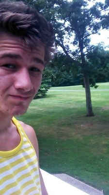 itsfuckingalex6's profile picture. Im just green ham salmon in a red box