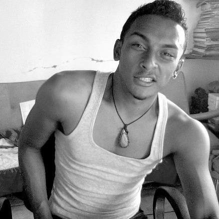 Hey Salut toi! Moi c'est Guillaume mais on m'appelle Guigui. J'adore rigolé et j'essaye de rester zen☮. ♈-☓O☐ ∆-♈ -  -un conseil : FTG..