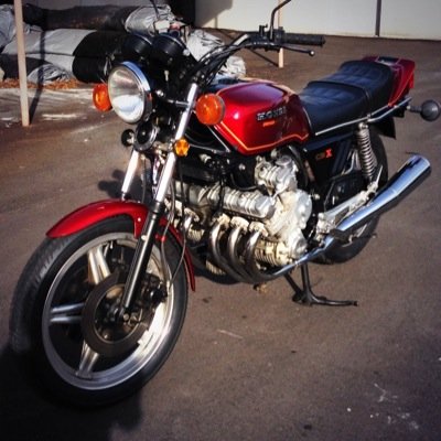 Completely nuts about vintage motorcycles from the seventies and eighties.