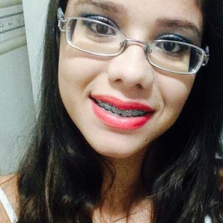 -Apenas uma garota com alegria de uma criança a malicia de uma adolecenti .e os sentimentos de uma mulher