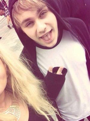 0cliffordspizza's profile picture. 5sos are perfection [ If you see this tweet me a Michael's picture]