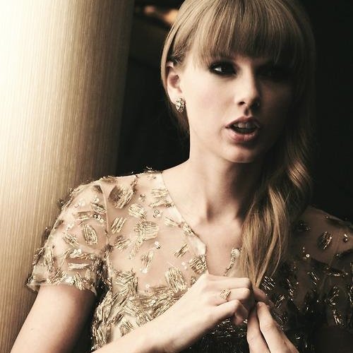 I love Taylor Swift ‹3
My sister grew up with Taylor 
and our families are friends!