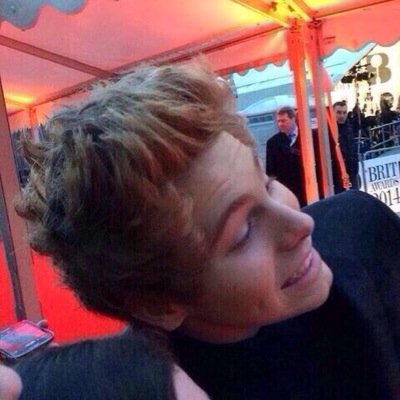 hiii 5sos fam. pleae go follow @adoringhemmo_ becuase she gave you a free follow & then after you follow ask her for a follow back! love you all. xoxo