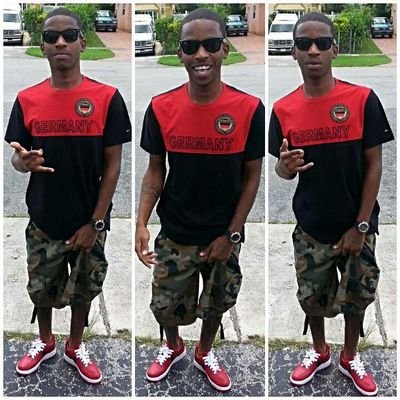 Raisin my daughter is my 1st priotity im just a young nigga tryna live my life long.. follow my Instagram: money_power_respect14