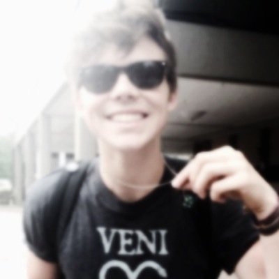 this is a free follow, so please follow @pessimistmgc :)