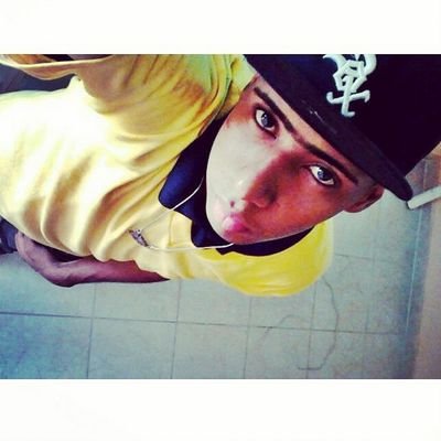 Eso es trabajo de Google y wikipedia,..ellos tienen my Biografia::::