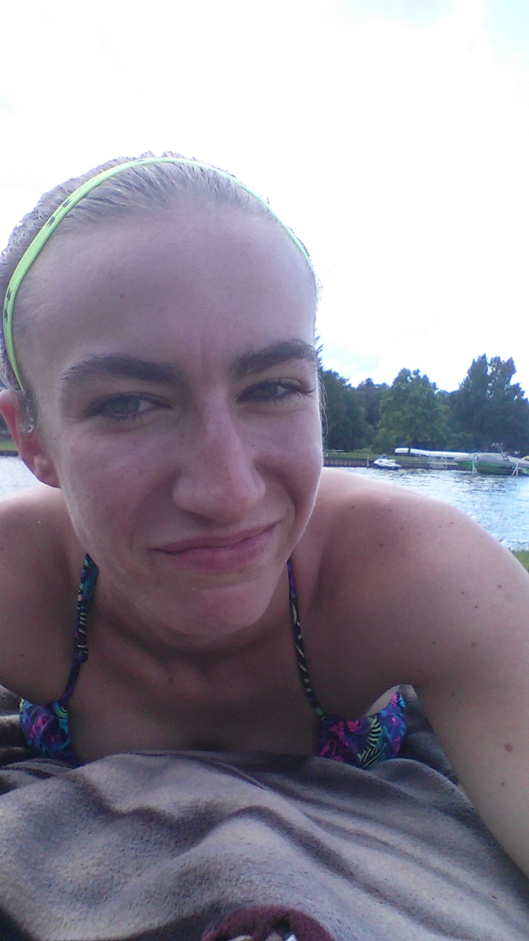 Country girl! Love horses, freewheeling, being outside and hanging out with family and friends whenever possible!
