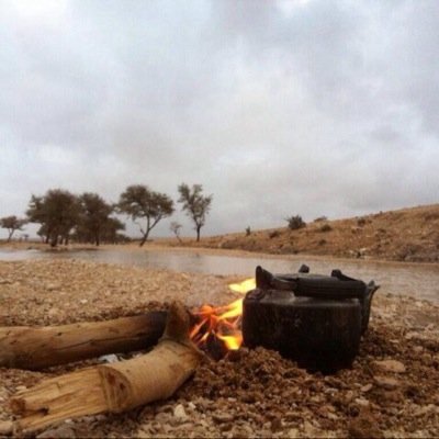 لا تشتكي من جور الأيام للناس ادفن همومك في ثرى الصمت كله هذاك يفرح لا لمس جرح الإحساس و هذاك مناه لا لقى فيك عله