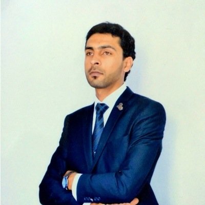 فنان تشكيلي ( رسام )