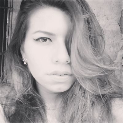 Designer. Desenhista. Twitteira. Dona da Loja Cosmos. Siga-me: @BeatrizMaga [=