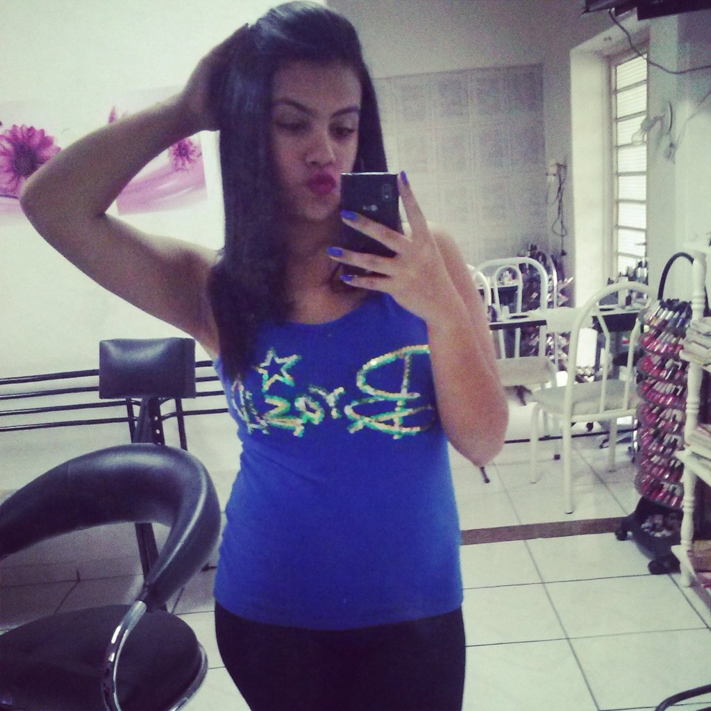 16 anos, Cristã, solteira.