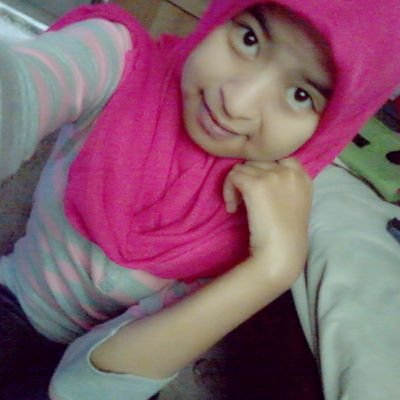 Cinta... bukanlah dengan mengharap pasangan yang SEMPURNA.... Tapi, Cinta... adalah mencoba MENERIMA pasangan kita dengan SEMPURNA..