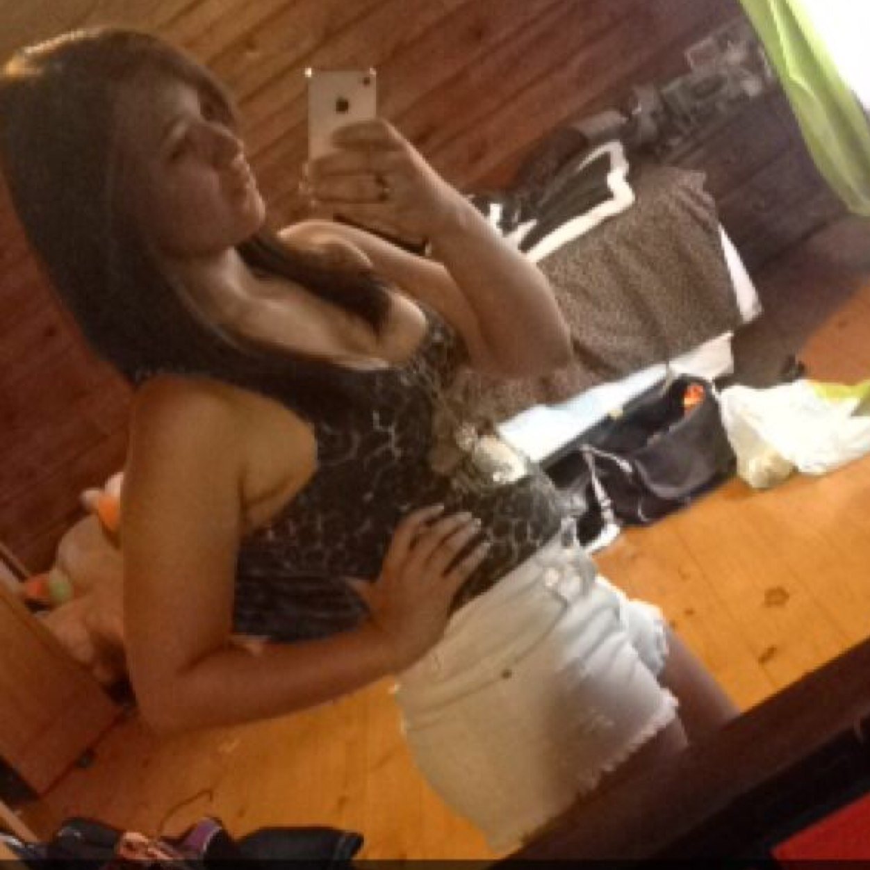 Ayee, Its Adriana Brooke.  Give this girl the right shoes and she'll conquer the world. ✨