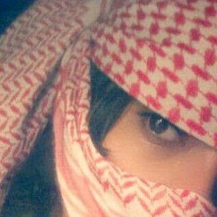 ‏‏ي لبيه ي منهو عنن هموميء ينسينيء