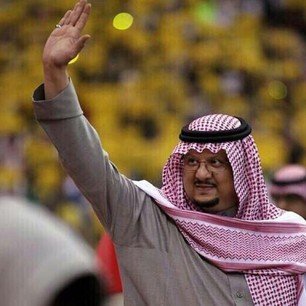 ‏طالبه جامعية .. عالمية . وبعد شمااااليه
