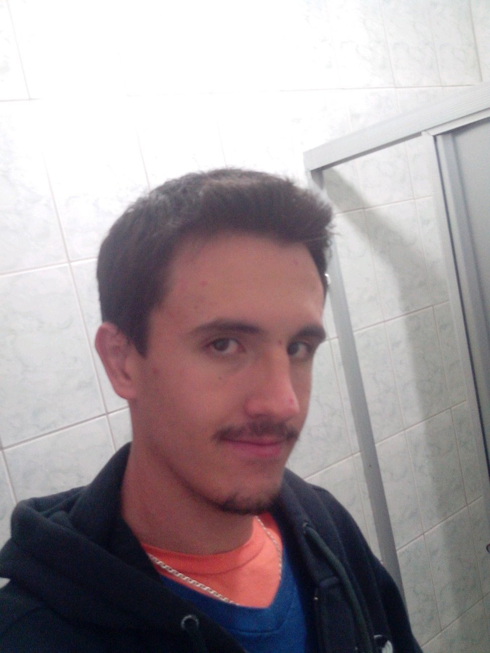 Inevitavelmente meus dilemas encontram-se sempre além do bem e do mal.