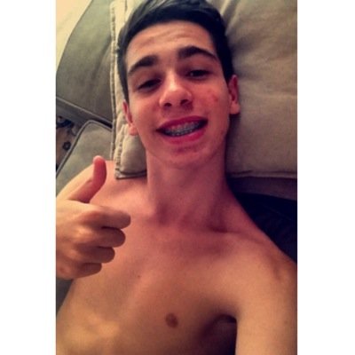 Quem fica de joelhos diante de Deus, permanece de pé diante de qualquer circunstância