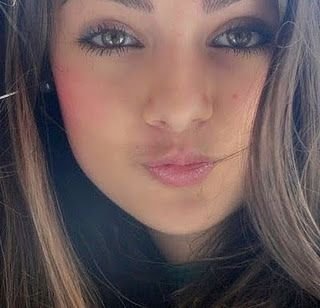 becaaguiar123's profile picture. 