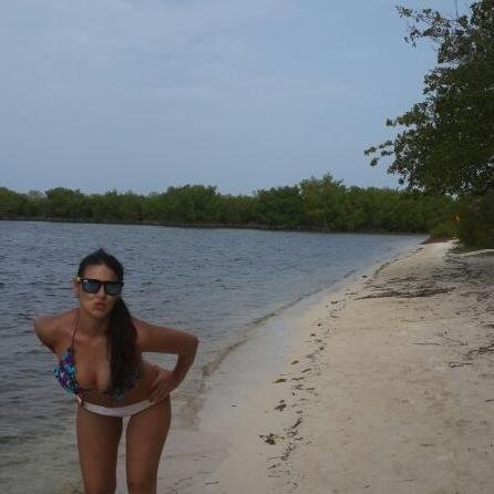 efectoeli's profile picture. Yo soy como la vida, algo complicada pero puedo decidir como la vivo. Yo la quiero feliz.