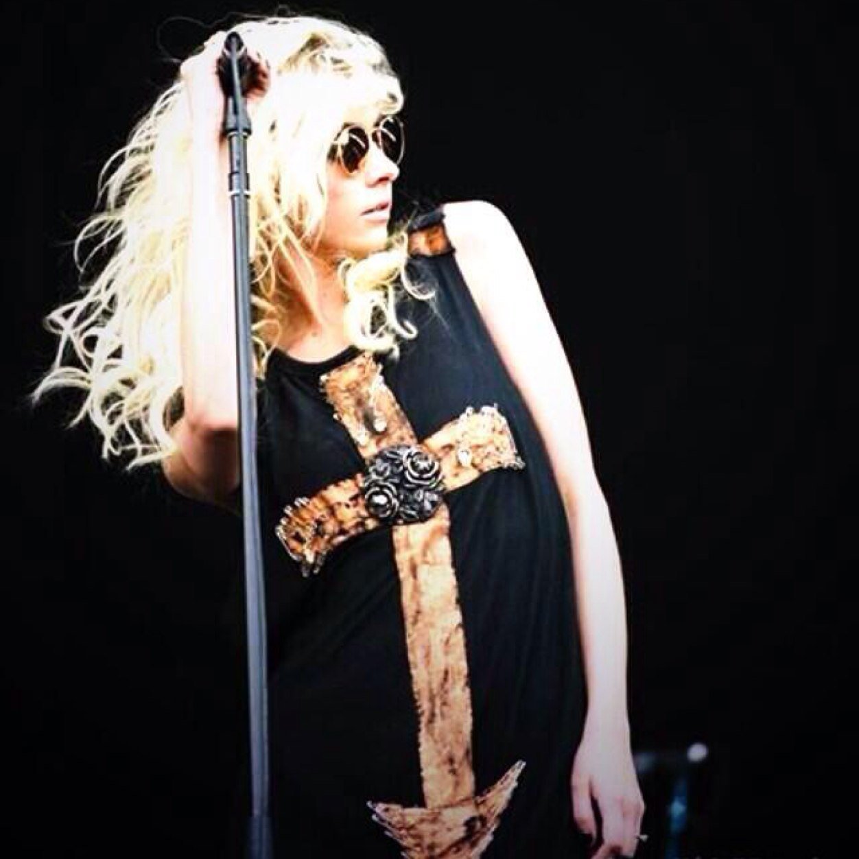 Rachel • 18 • The Pretty Reckless Australian Twitter @taylormomsen followed 20/06/13