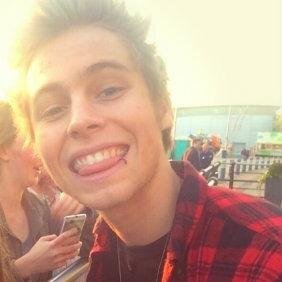 FREE FOLLOW
please follow @5SOSandLaura | ask for a follow back