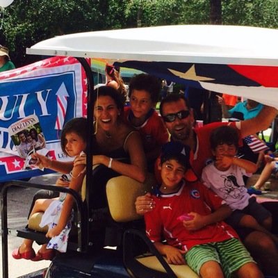 Semi ignorante, pero franco. Amante de mi familia, la naturaleza , Chile y la UC. Desprecio la superioridad moral y las etiquetas.