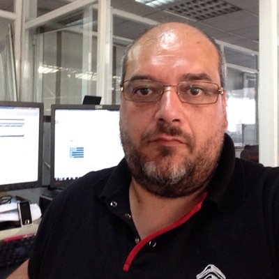 Economista por la @uvigo
Ex-jefe de administración en concesionario de @CitroenEspana
Reinventandome en la nueva economía tras la #crisis y las #TIC.
