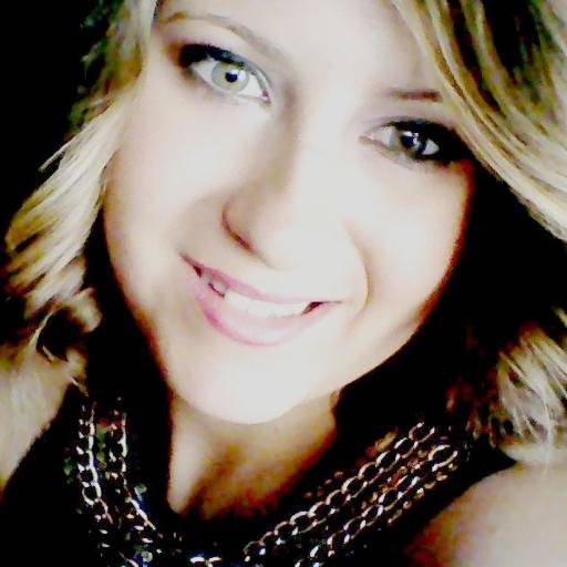Aveces perdiendo tambien se gana, vive tu vida disfrutando solo tenemos una y solo tu puedes juzgarte.