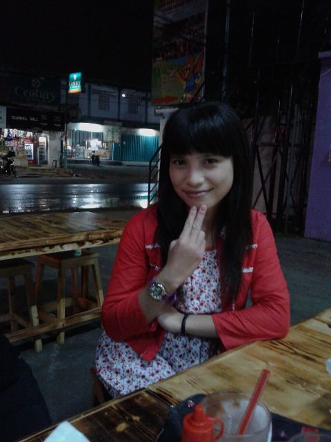 Tersenyum manis untuk  dcayang