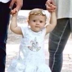 AYEEE CUTIIEE DONT FOLLOW ME FOLLOW @g0mezordie & @HeartOfSelenur