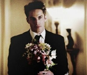 Híbrido creado a la fuerza por Klaus, con un amplio historial amoroso. Por eso el amor no es para mí《 All is diferent now, I don't be your little bitch anymore》