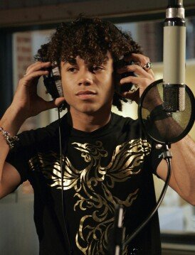 I wrote this song, just lookin' at you; Yeah the drums they swing low, and the trumpets they go~ ((#RP))