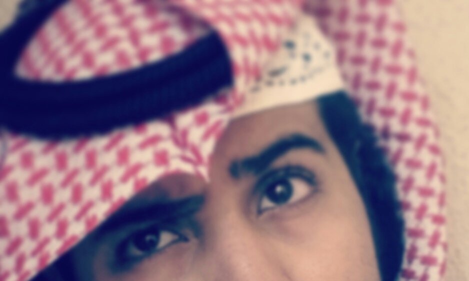 ‏‏‏‏‏‏لا أجيد التصنع أبداً ، أٌظهر شخصيتي وحياتي على حقيقتها فإن رُقت لأحد يُسعدني ذلك ، وإذا لم أروٌق له فليعلم أنني لم أُخلَق ل أرضِيه