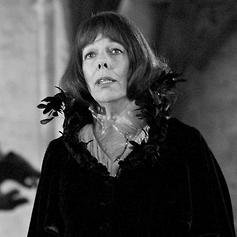 Directora de la Academia de Magia @Beauxbatonstty.  Hija de un padre mágico y una gigante. #Pottertty