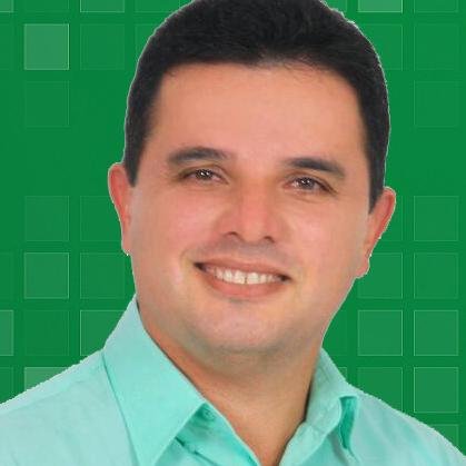 Sou advogado, casado com Gabriela, pai de Marcella e Maria Clara. Ex-prefeito de União dos Palmares e candidato à Deputado Estadual.