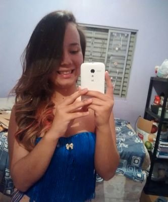 pensar que um dia ,você enxugou minhas lagrimas; e hoje é você quem me faz chorar. ♥