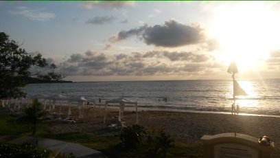 Me gusta levantarme tarde y leer, amo el cafe, la musica y mi querido mar.. Me encantan los mariscos, disfruto el clima frio y ver el cielo estrellado